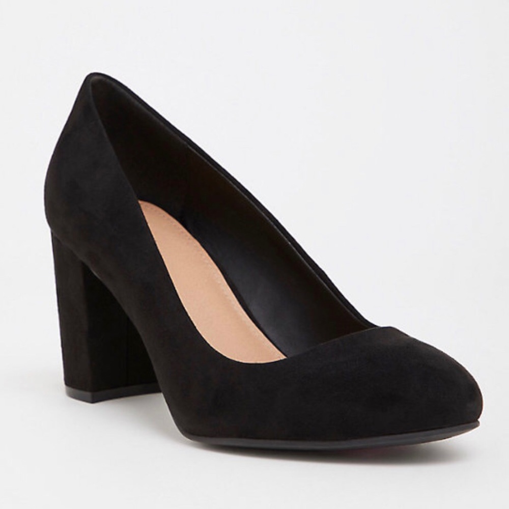 Black Pumps